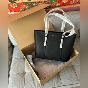Michael Kors Jet Set Large Travel Tote